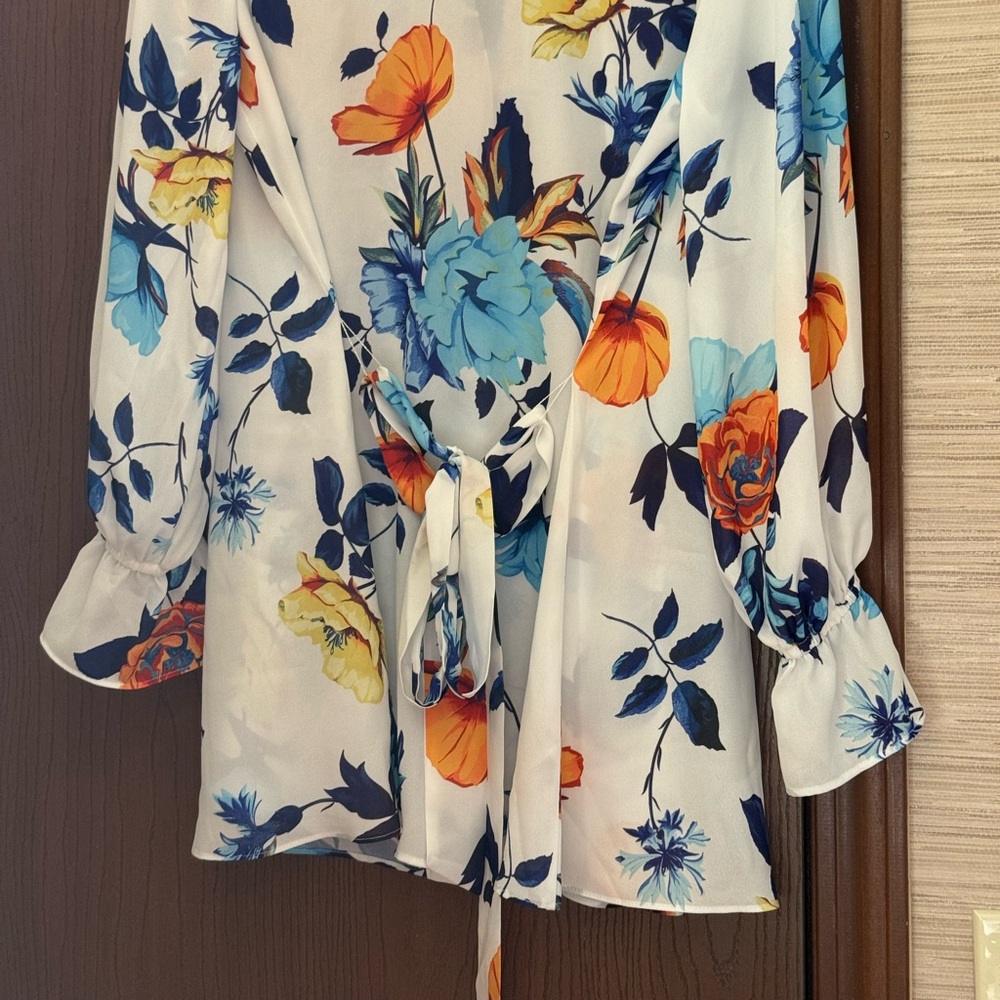 IMAN white blouse with Blue and Orange flowers NWOT - Picture 4 of 7